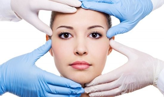Названо 10 найнебезпечніших косметичних операцій: одна має ризик ускладнень 92%
