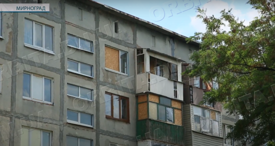 Мирноград виїжджає: у прифронтовому місті закриваються магазини, але недавно ремонтували дорогу