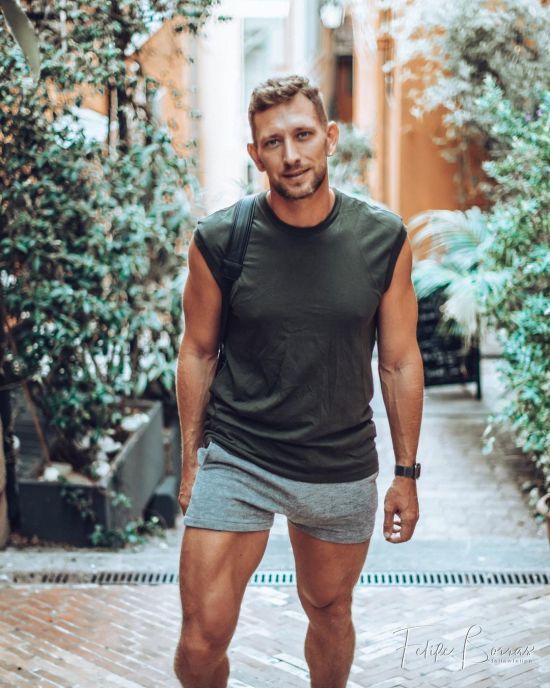 Учасник "Холостячки-2" Хветкевич купив дім у США і похизувався його розкішним інтер'єром