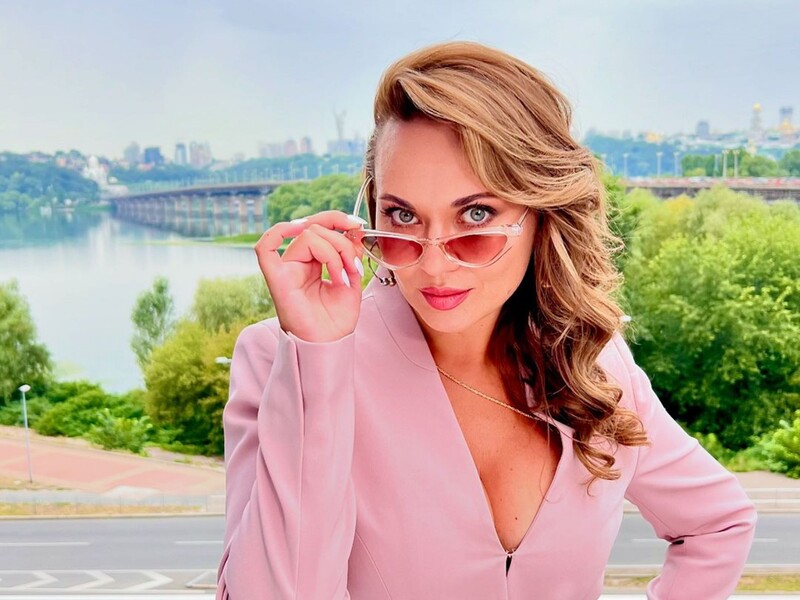 Саліванчук показала, як у "сексуальній ночнушечці" ліпить фрикадельки, "замість того, щоб займатися тим, чим займаються дорослі". Відео