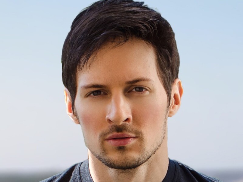 "Смак у Павла, звісно, чудовий". У мережі показали, який вигляд має супутниця Дурова, яка прилетіла з ним у Париж приватним літаком