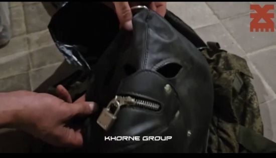 Розпаковка дивних речей: українські бійці показали "трофеї", які на Курщині залишають росіяни (відео)