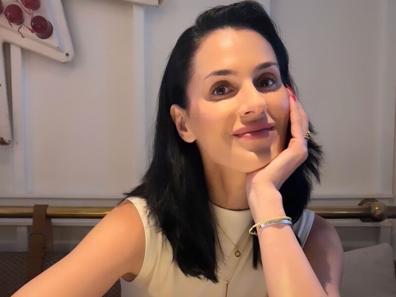 "Наснився Залужний. Виглядав добре". Єфросиніна виклала в мережу постільне селфі в білизні