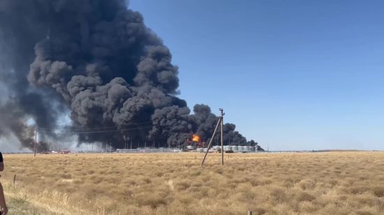 Навіщо Україні атакувати нафтобази РФ: експерт назвав сенс і перспективи