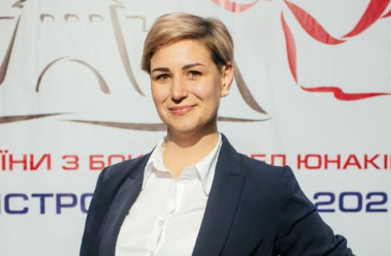 Скандал в Одесі: українська посадовиця відмовилася від дітей, щоб чоловік утік за кордон