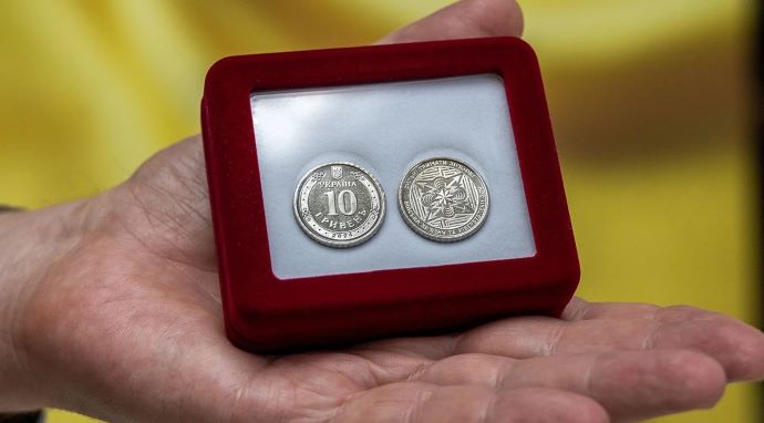 НБУ ввів в обіг нову 10-гривневу монету, яка присвячена військам зв’язку