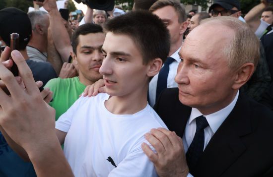 Путін відчайдушно шукає визнання після серйозного удару від Курської операції – The Times