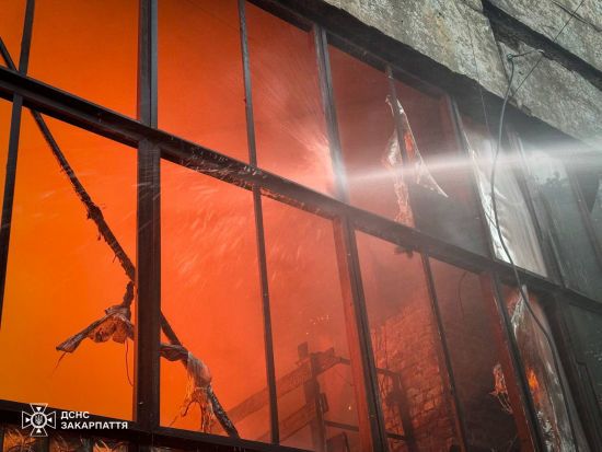 В Ужгороді сталася потужна пожежа: в ДСНС повідомили ситуацію (фото)