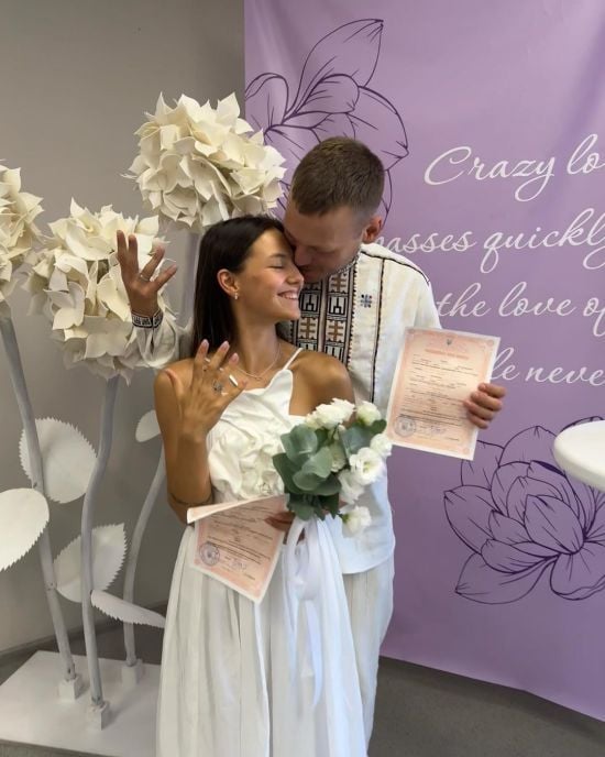 Зірка "Кріпосної" вийшла заміж за відомого актора-військового і показала фото з весілля