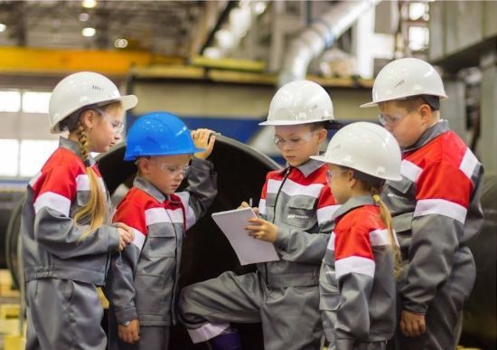 В окупованому Луганську на заводах працюють діти: які причини