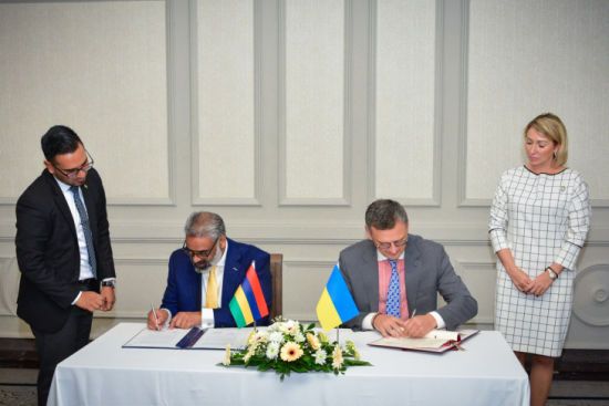 Україна підписала ще одну угоду про безвіз