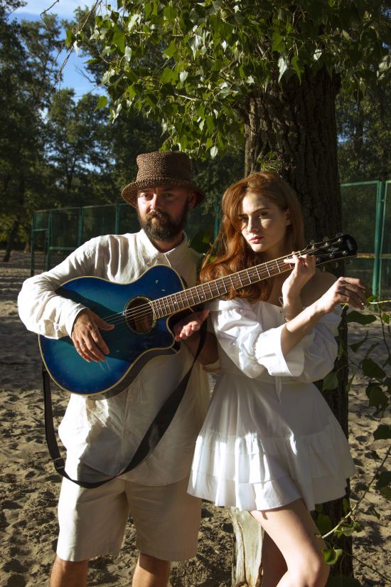 Автор хіта "Танцюй зі мною повільно" довів до мурах новою піснею про кохання з відомою співачкою