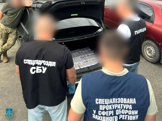 На Хмельниччині 25-річний офіцер ТЦК вимагав хабар за оновлення даних і ВЛК (фото)