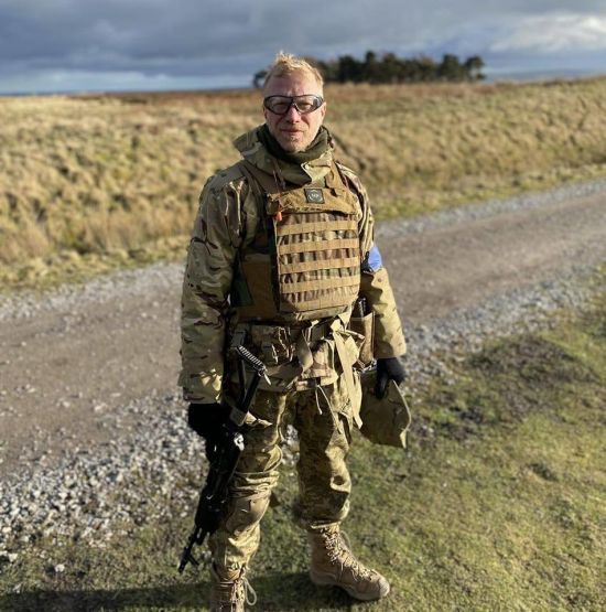 Тяжкопораненого на війні українського актора ошукали аферисти та вкрали в нього кошти на лікування