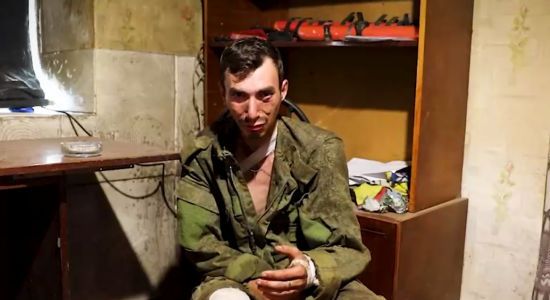 "Путіне, дай їм спокій!": полонений окупант у сльозах закликав припинити війну в Україні (відео)