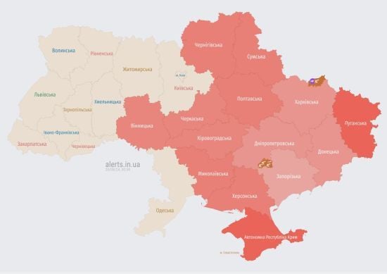 Україною кружляють ворожі дрони: названо напрямок руху