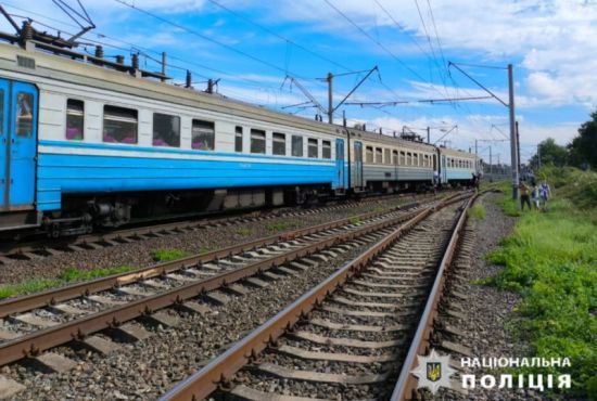На Київщині поїзд розчавив 19-річну дівчину