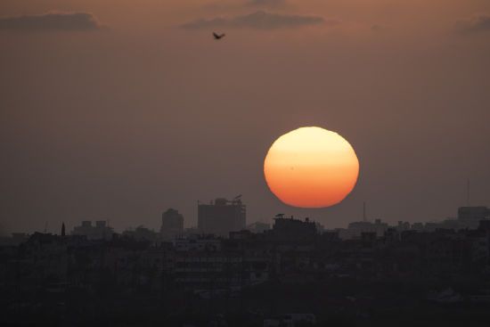 15 спалахів та відключення зв'язку: на Сонці лютують спалахи