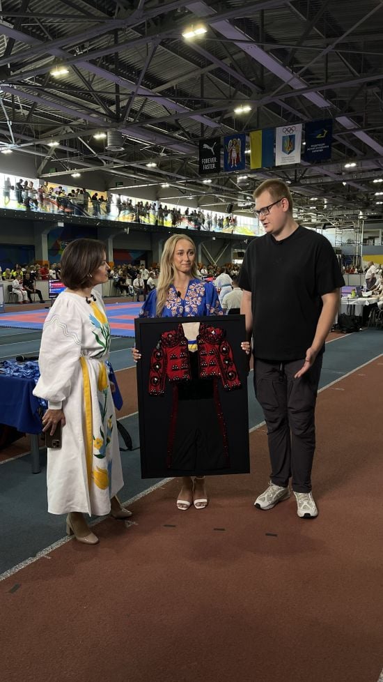 Кров рятує життя: у спецетері телемарафону українська гімнастка Вікторія Онопрієнко запустила аукціон задля допомоги військовим