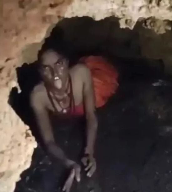 Поводиться як змія: дівчинку, яка зникла безвісти три місяці тому, знайшли в печері – відео