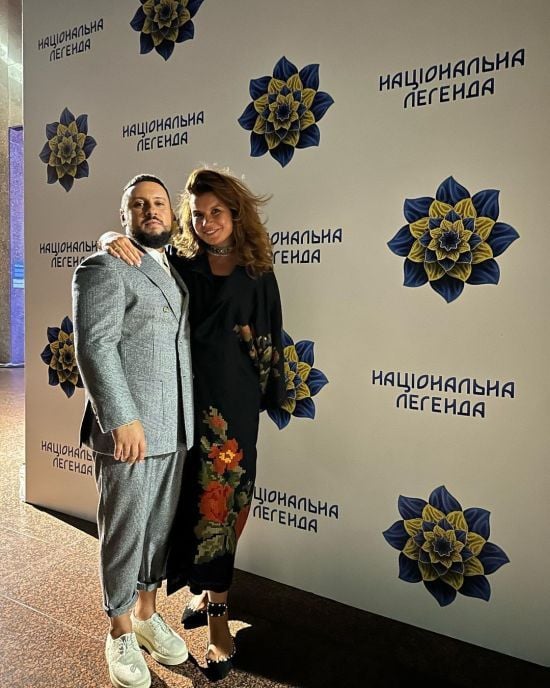 MONATIK замилував фото з вагітною дружиною та привітав її з особливим святом