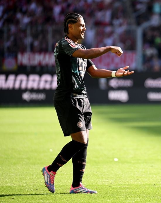 Компані дебютував з камбеку: "Баварія" здобула вольову перемогу на старті Бундесліги (відео)