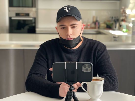 Данилко попозував з 75-річною Аллою Пугачовою у мінішортах і отримав неоднозначну реакцію фанів