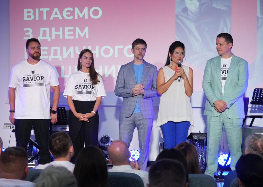 До Дня медичного працівника в Інституті Ортопедії і Травматології зірки подарували концерт для лікарів та поранених військових