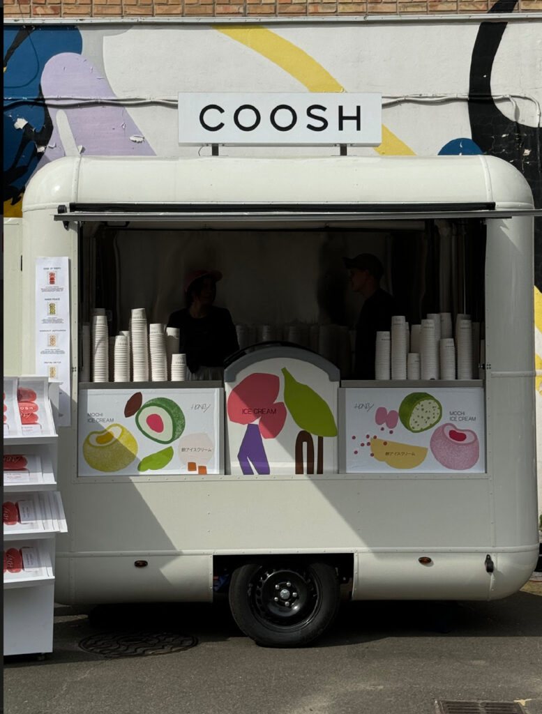 “Мені 8-годинний сон та дозу натхнення, будь ласка”:  поп-ап COOSH та Honey