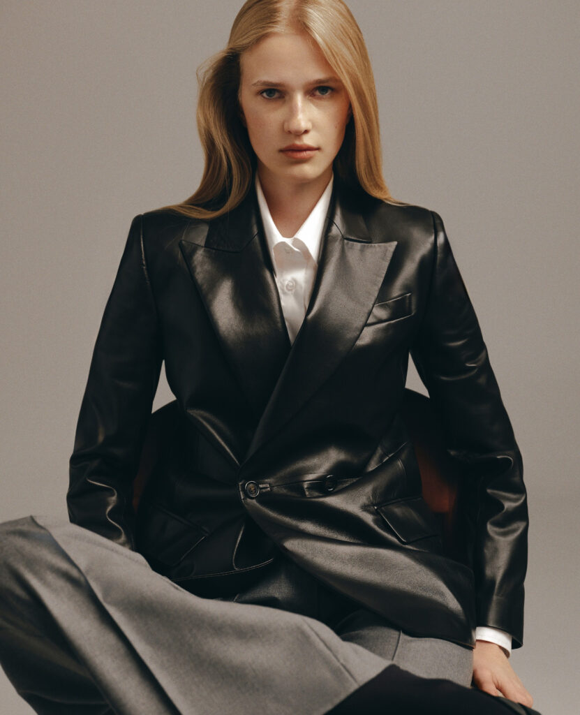 Article представляє колекцію «Call Time September»: Ода сучасній жінці та її творчому простору Article представляє колекцію «Call Time September»: Ода сучасній жінці та її творчому простору