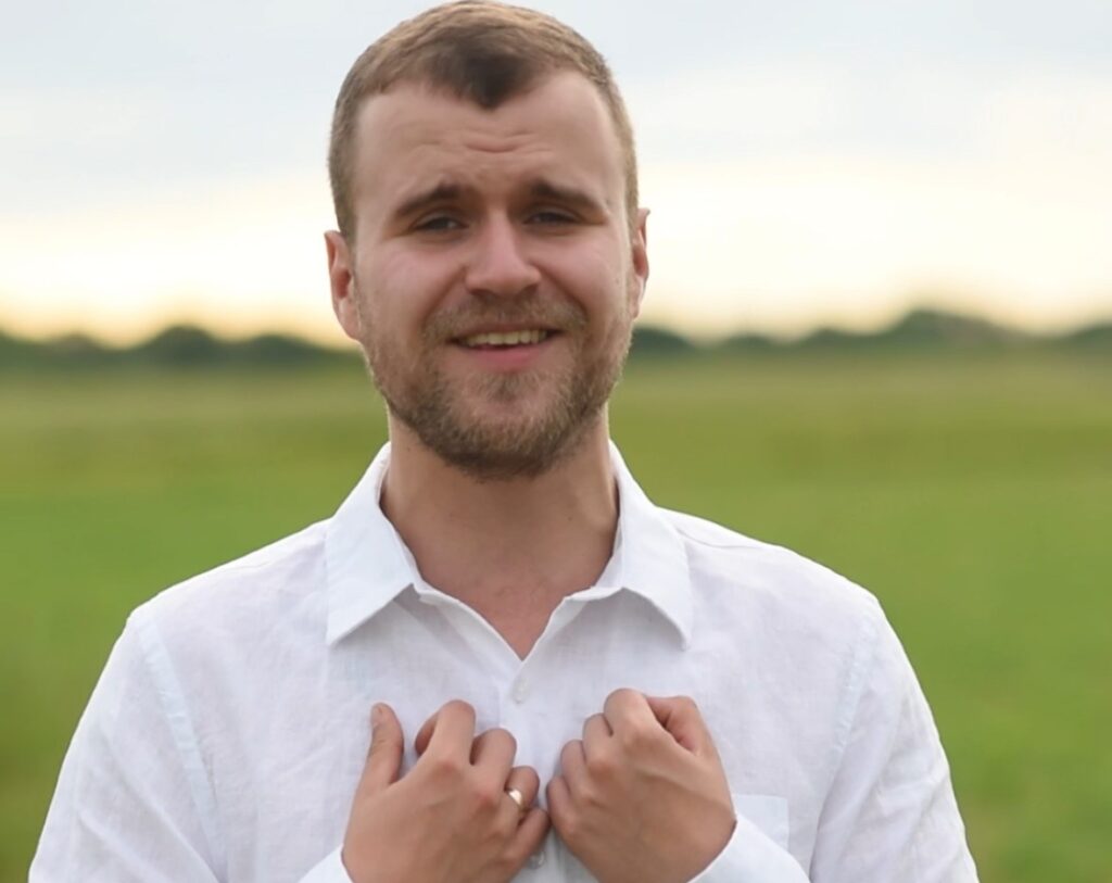 Український співак Влад Гнатовський зачарував своїх шанувальників своєю чуттєвою і приникливою піснею "Балада" Український співак Влад Гнатовський зачарував своїх шанувальників своєю чуттєвою і приникливою піснею "Балада"