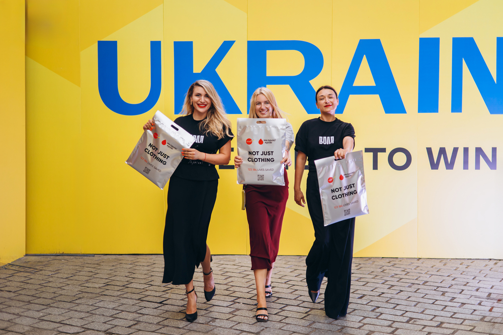 Благодійний мерч ПУМБ «Ми однієї крові» представили у Volia Space на Олімпіаді в Парижі