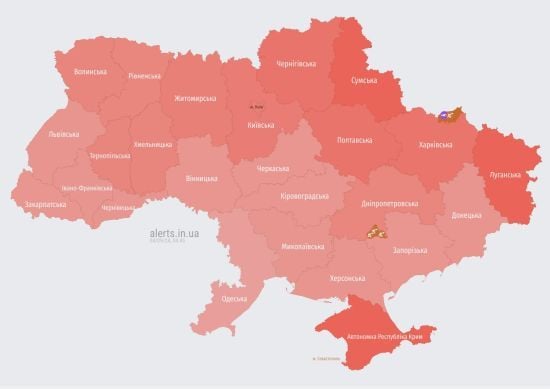 Ворожі ракети увійшли до українського повітряного простору: негайно в укриття