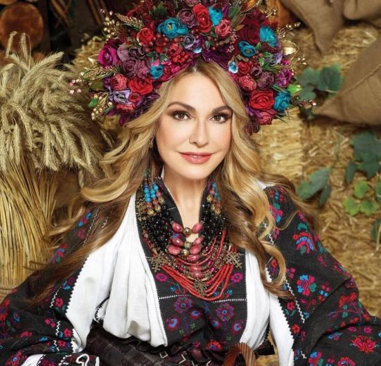 Ольга Сумська показала себе в юності та привітала колег з важливим святом