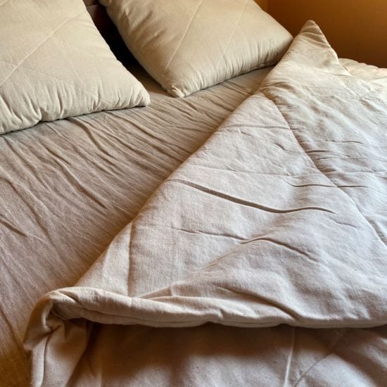 Не "простинь" і не "підодіяльник" - як  правильно українською називати частини постільної білизни