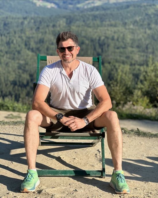 Андрій Джеджула розчулив відео, як вперше за майже рік зустрівся з 3-річною донькою