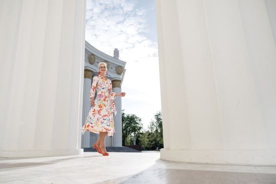 Які сукні стилісти не рекомендують носити жінкам після 50: п'ять фасонів, що безглузді на вигляд і старять