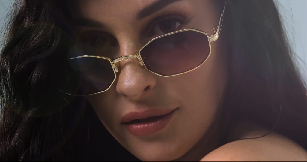 Маніфест вільних українських жінок: Вікі Роуз презентує пісню “Сукня mini” Маніфест вільних українських жінок: Вікі Роуз презентує пісню “Сукня mini”