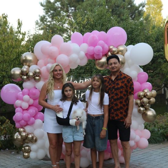 Камалія показала, як у Києві з ексчоловіком Мохаммадом Захуром відсвяткувала 11-річчя двійнят