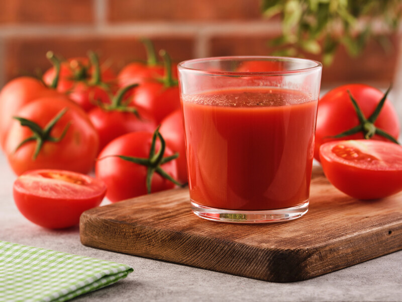 "Смачніше за будь-який магазинний". Приготуйте томатний сік на зиму за цим рецептом "Смачніше за будь-який магазинний". Приготуйте томатний сік на зиму за цим рецептом