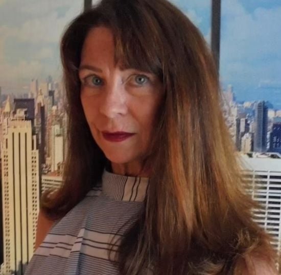 Туристку, яка продала все заради трирічного круїзу, вигнали з корабля через її SMS у WhatsApp