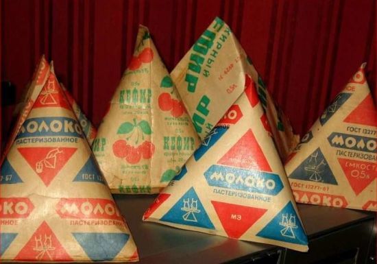 Чому молоко в Радянському Союзі продавалося в трикутних паперових пакетах