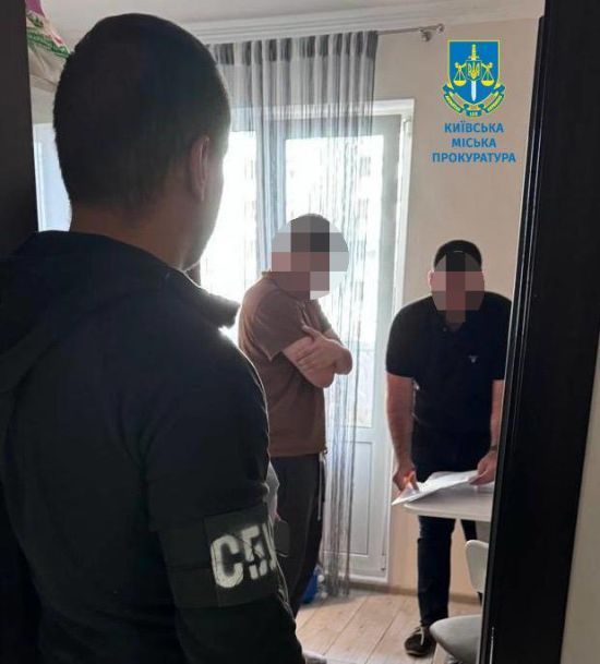 За 10-15 тис. доларів: як 22-річний директор юрфірми допомагав ухилянтам виїздити за кордон (фото)