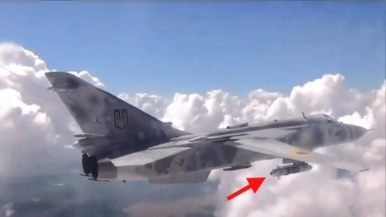 На Су-24М випробовують вітчизняну керовану авіабомбу: фото, відео На Су-24М випробовують вітчизняну керовану авіабомбу: фото, відео