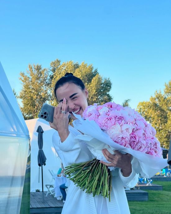 Відома українська співачка виходить заміж й показала чималу обручку: "Зміниш все життя"