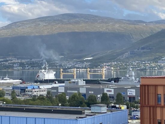 Місяць бовтається у морі: Європа не приймає на ремонт судно з небезпечним російським вантажем