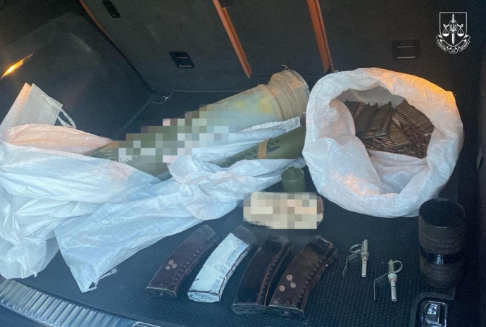 В Україні перекрили канали збуту зброї та наркотиків: підозри отримали понад 100 людей