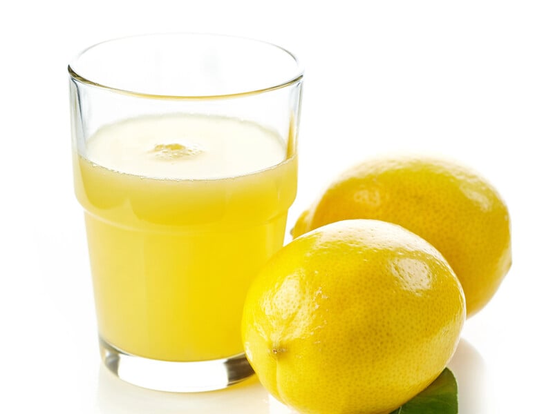 "Це дійсно працює". Як вичавити сік із лимона, не розрізаючи його "Це дійсно працює". Як вичавити сік із лимона, не розрізаючи його