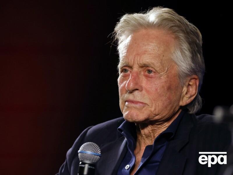 "Я був зворушений побаченим у Києві". Дуглас закликав своїх шанувальників підтримувати Україну