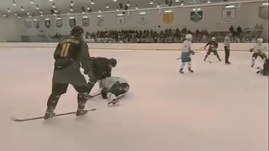 У Росії хокеїстів судитимуть через бійку під час матчу з командою ФСБ: відео